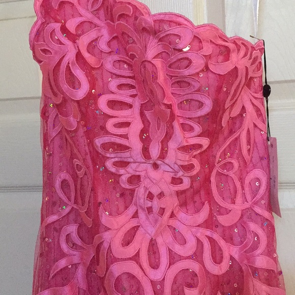 Pink Jovani one-shoulder with swirl appliqué - Picture 2 of 7